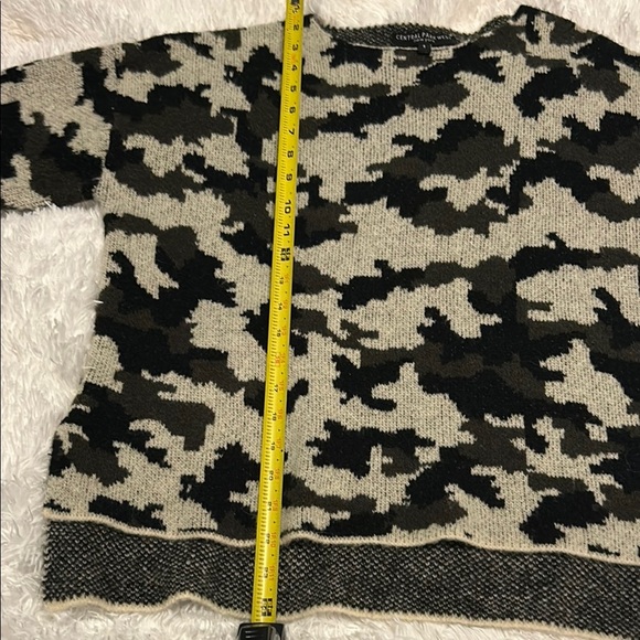 Central Park West Camouflage Patterned Sweater Small - Picture 3 of 6